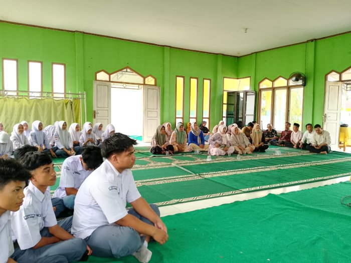 Sosialisasi TKA dan AN MAN 1 Kota Jambi: Strategi Menyiapkan Siswa Kelas XII Menuju Perguruan Tinggi Sosialisasi TKA dan AN MAN 1 Kota Jambi: Strategi Menyiapkan Siswa Kelas XII Menuju Perguruan Tinggi