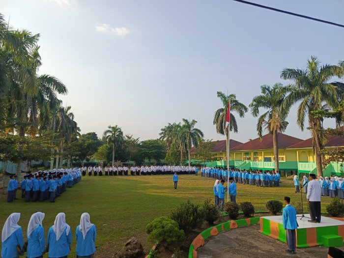 Kembali dari Libur Panjang, Siswa MAN 1 Kota Jambi Sambut Tahun Ajaran Baru lewat Upacara Perdana Kembali dari Libur Panjang, Siswa MAN 1 Kota Jambi Sambut Tahun Ajaran Baru lewat Upacara Perdana