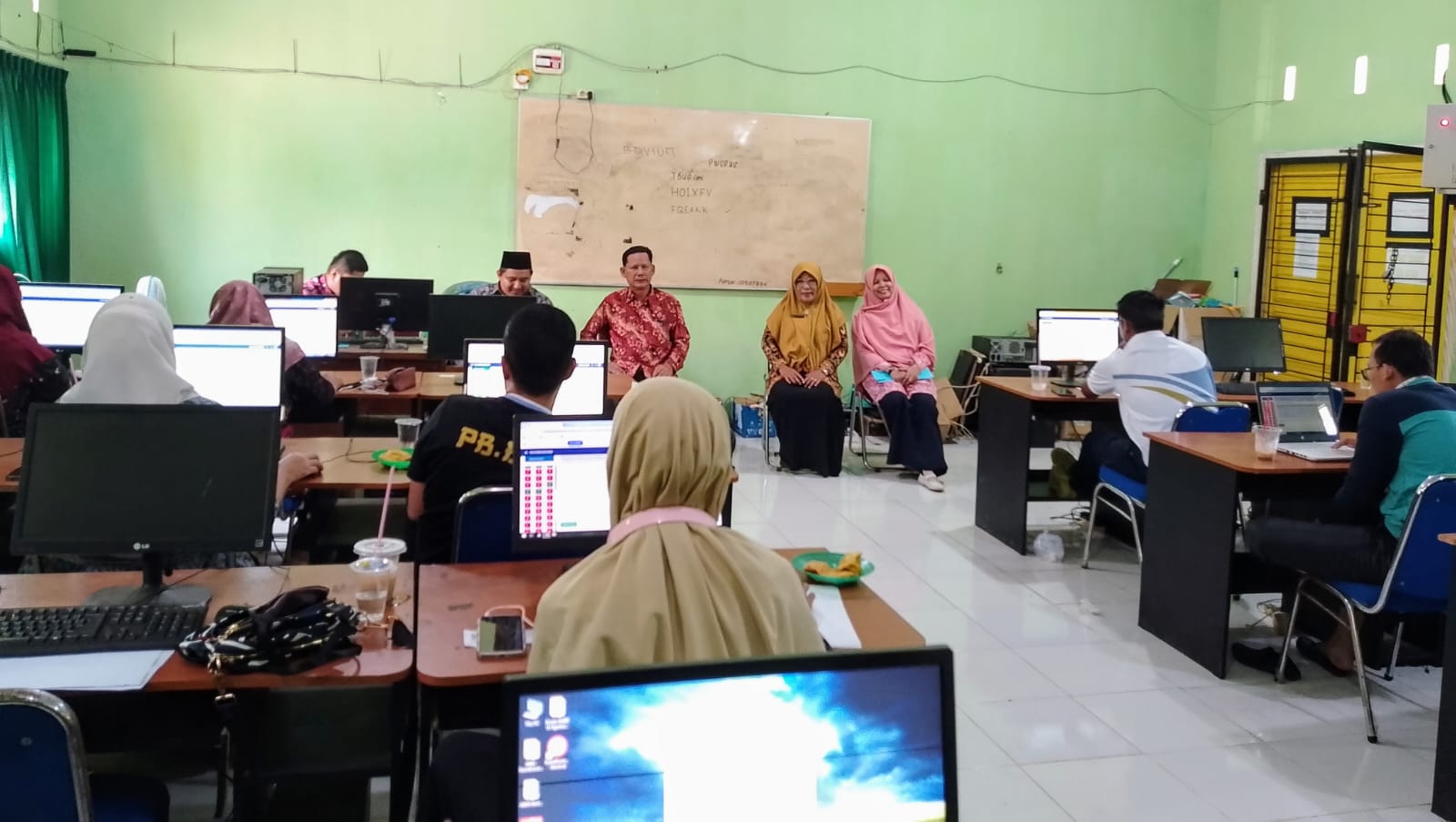 Pelaksanaan Survei Lingkungan Belajar di MAN 1 Kota Jambi Berjalan Lancar