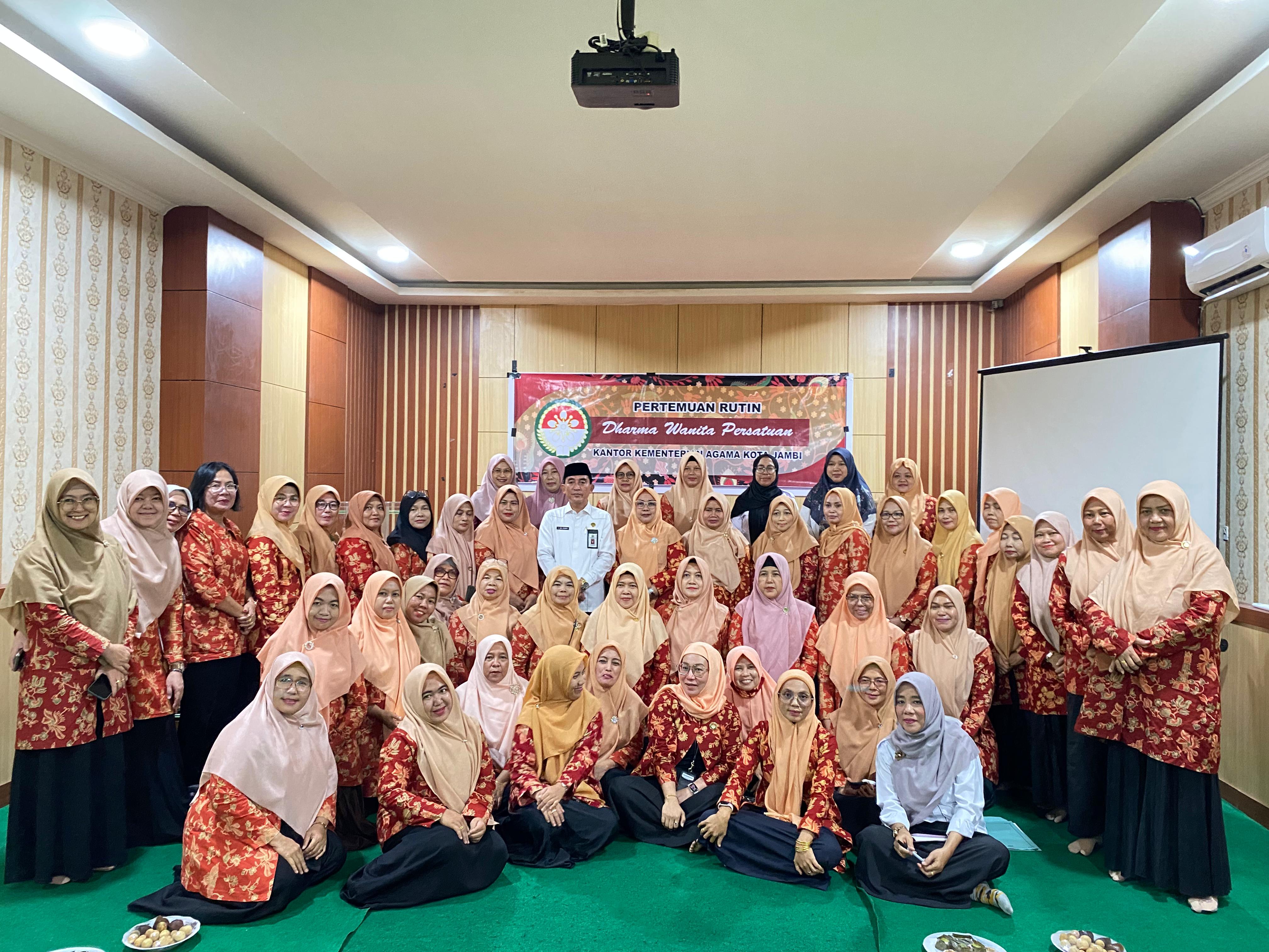 MAN 1 Kota Jambi Berpartisipasi dalam Kegiatan Arisan dan Pertemuan Rutin Dharma Wanita Persatuan Kemenag Kota Jambi